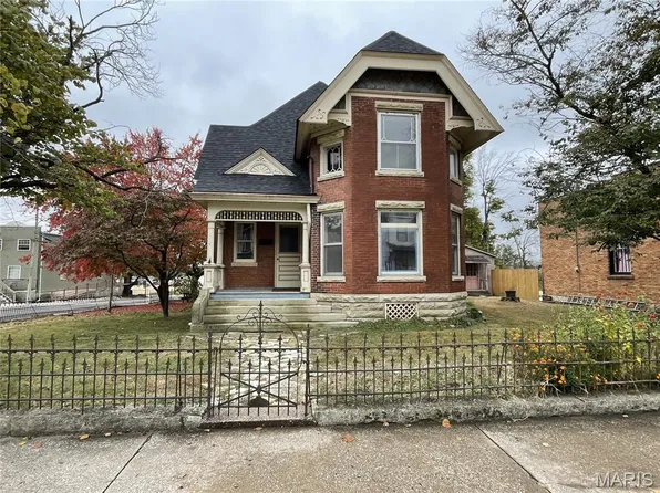 229 E Main St, Grafton, IL 62037