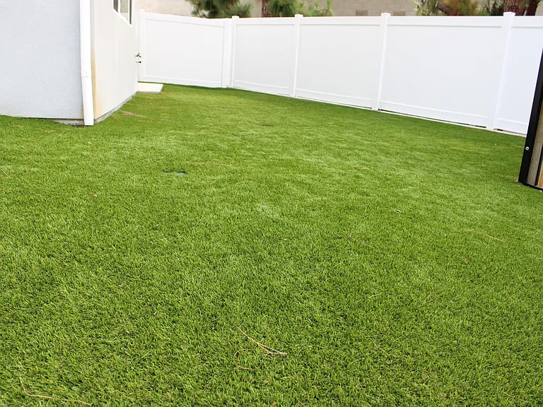 yard bends around