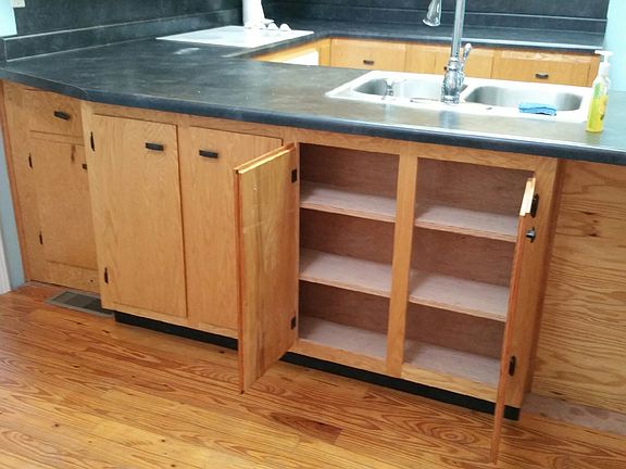 KITCHEN CABINETS UNDER SNACK BAR