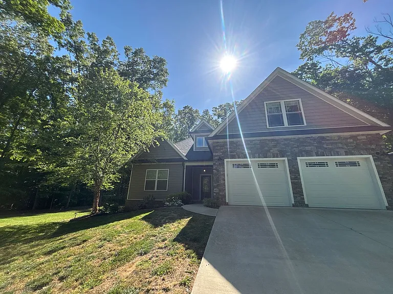 262 Allenwood Dr — Photo 2