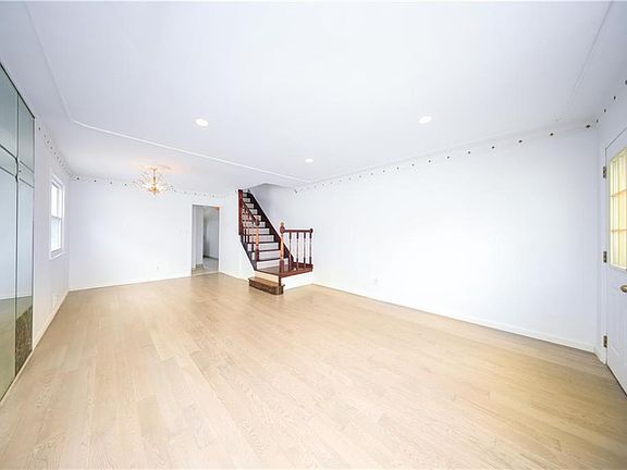 3rd image of 278 Cortelyou Ave