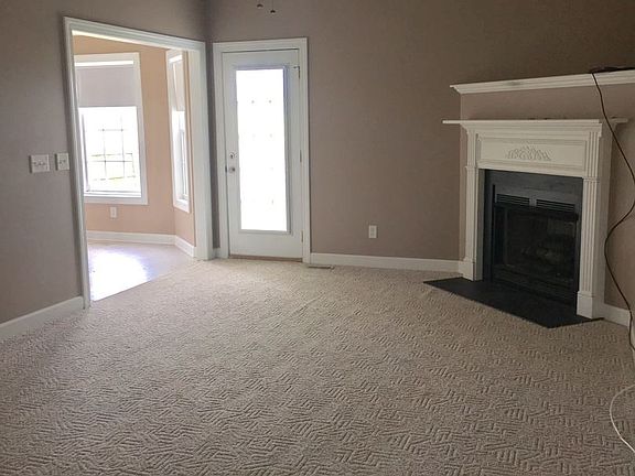 4th image of 127 Heron Dr