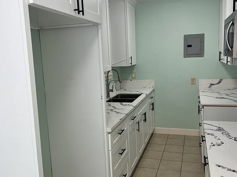 1731 1/2 W Florence Ave #1/2 — Photo 5