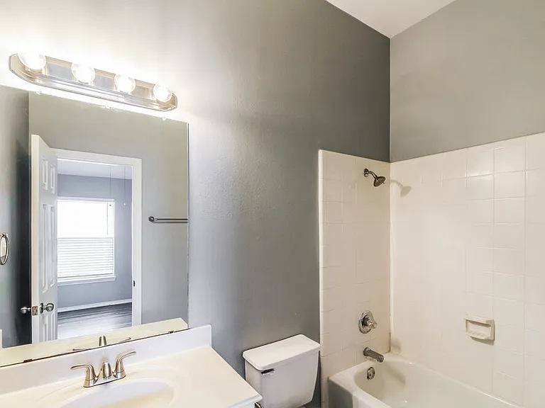 2804 Creek Bend Dr — Photo 16