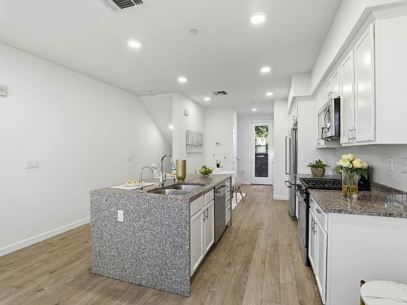 4th image of 876 Garden St