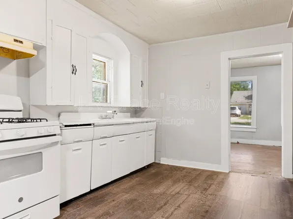 802 W Navasota St, Groesbeck, TX 76642
