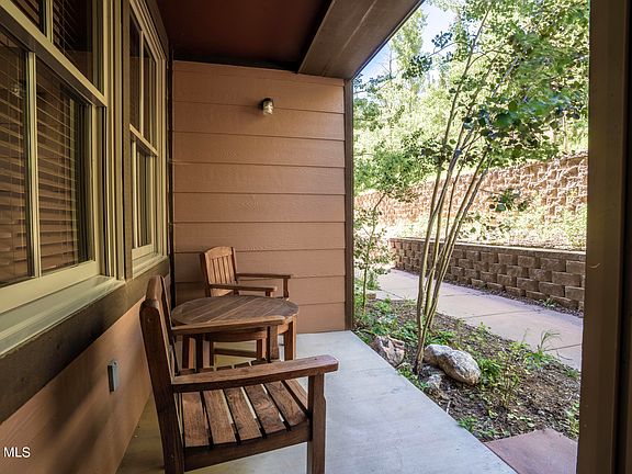 5th image of 401 Nystrom Lane #1205