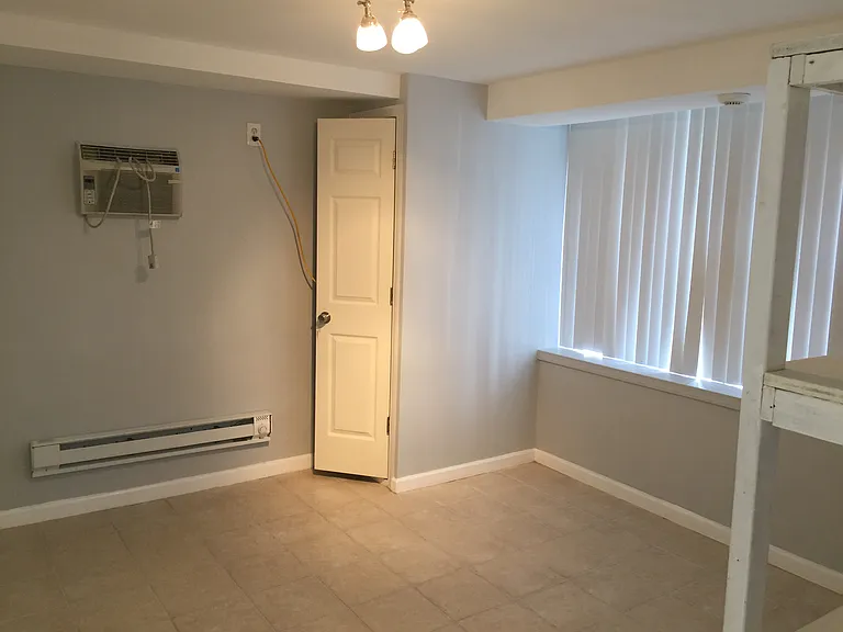 6355 Eastwood St #BASEMENT — Photo 7