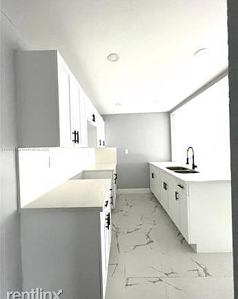 3rd image of 450 NW 4th Ave