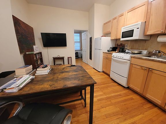 5th image of 11 Saint Marks Pl APT 8