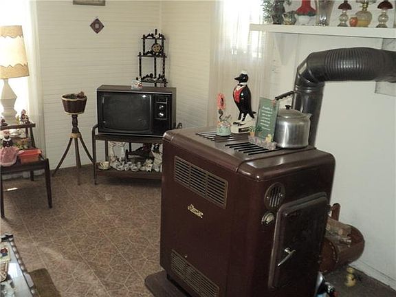 3rd image of 2042 Harpertown Dr