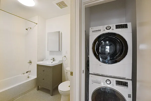 Bathroom, photo 1