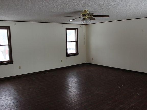 2nd image of 311 E Stockdale St