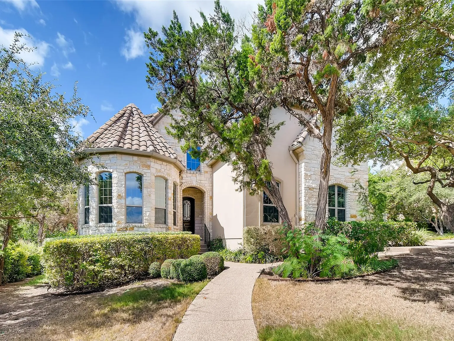 5 bed, 4.5 bath, 4542 sqft, $4,800 — Photo 1