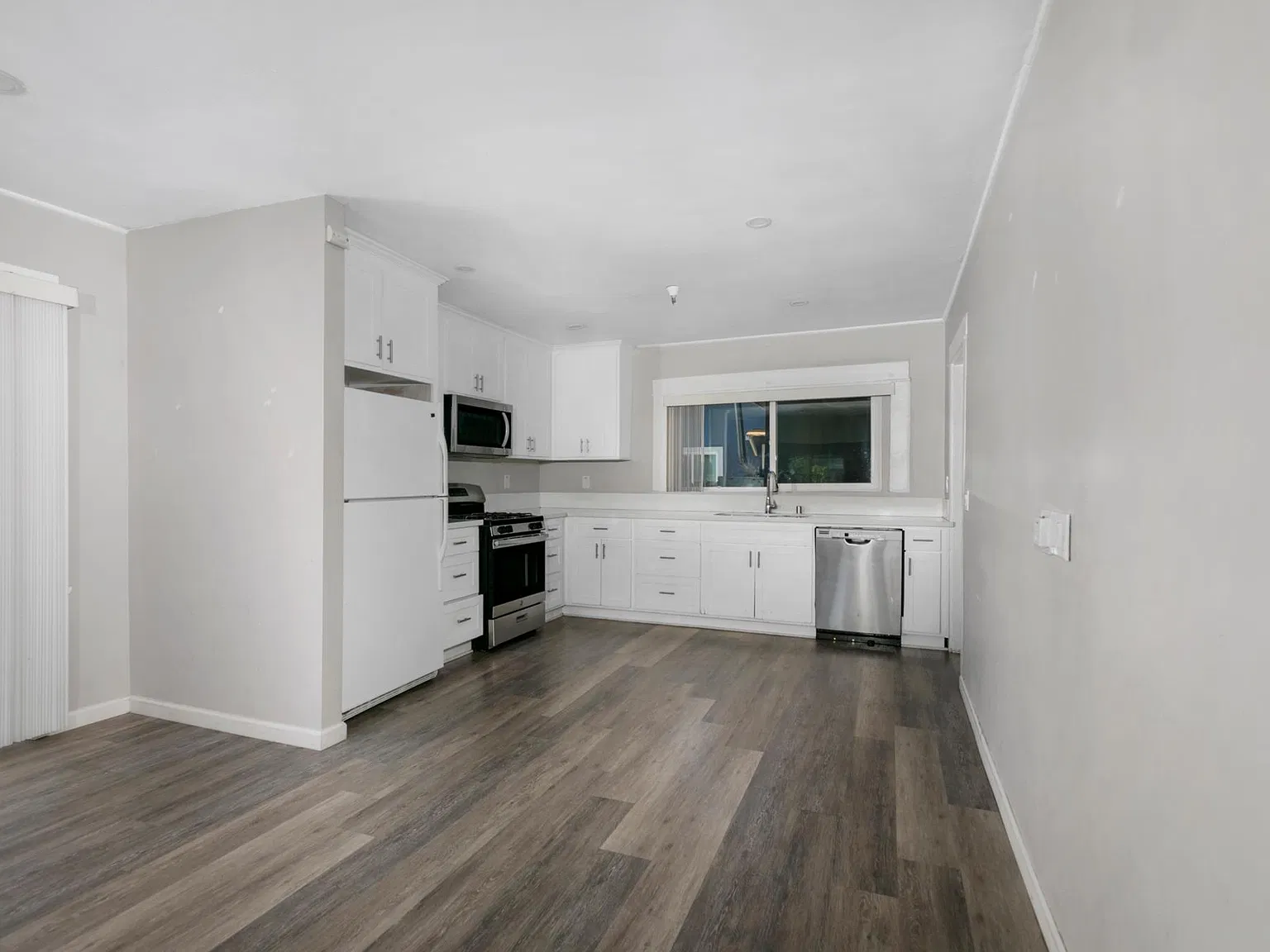 4 bed, 2.5 bath, 1725 sqft, $3,300 — Photo 4