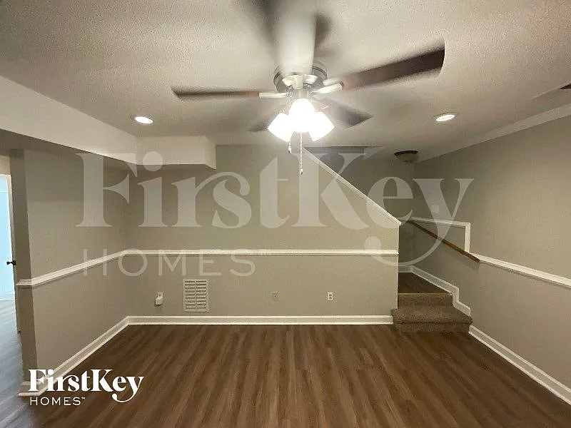 3 bed, 3.5 bath, 2245 sqft, $2,065 — Photo 3