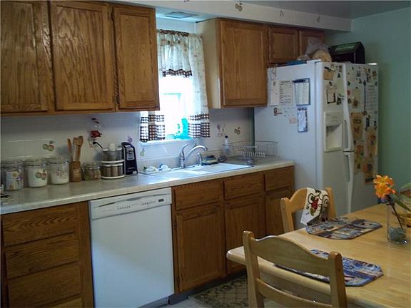 5th image of 110 Marylea Ave