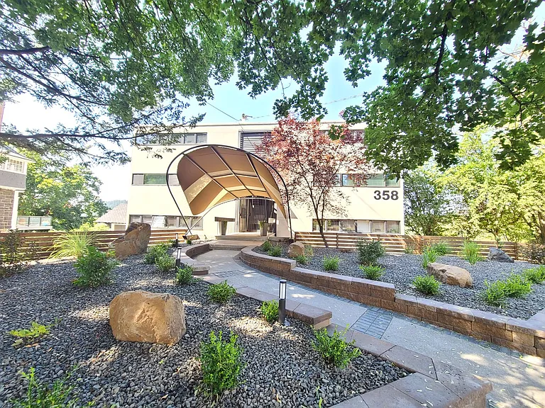 358 S Coeur D Alene St — Photo 49