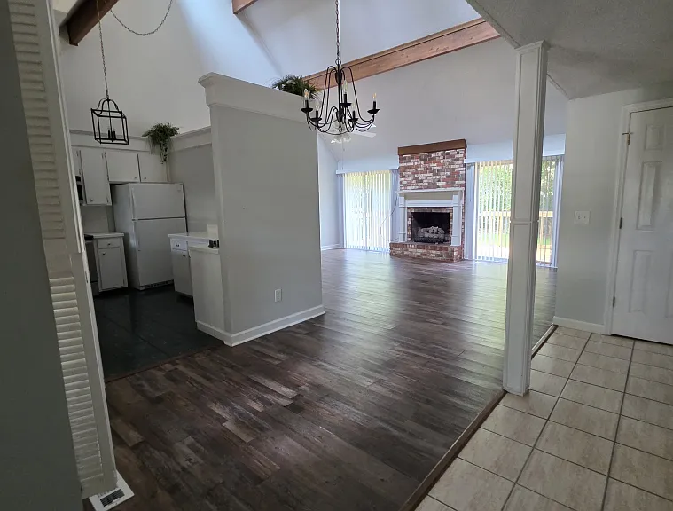 400 Chatham Pl — Photo 3