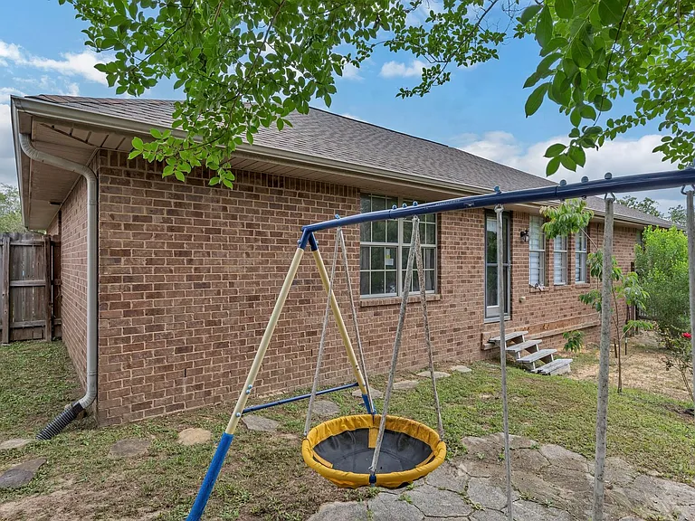 131 Bronze Cir — Photo 28