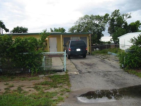2nd image of 190 Hibiscus Tree Dr