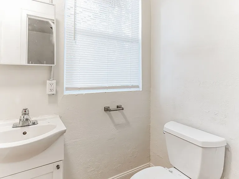2504 Danson St — Photo 29