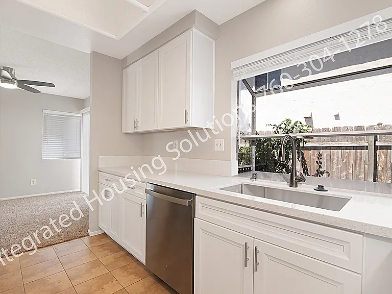 4504 Goldfinch Way — Photo 16