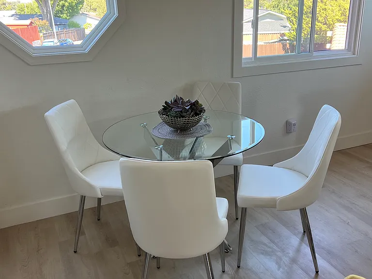 Cozy 4-seat glass table.
