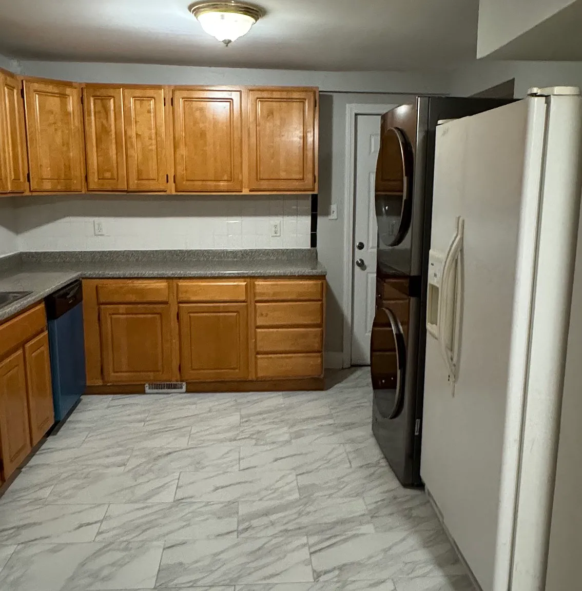 3 bed, 1300 sqft, $2,700 — Photo 2