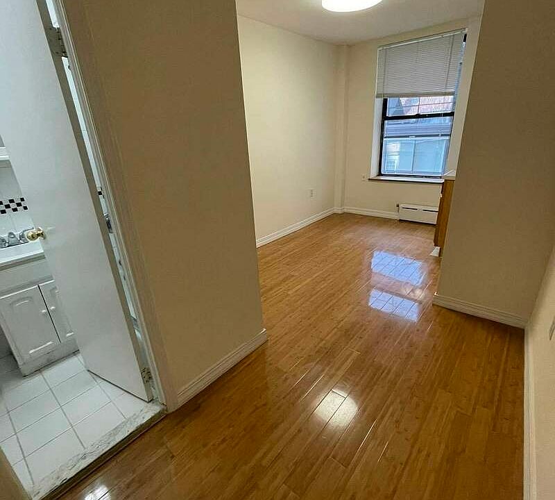 1st image of 216 W 100th St APT 527