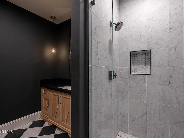 2390 Crombie Ct — Photo 8