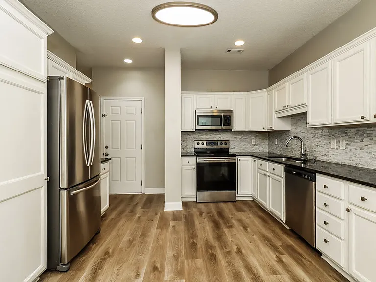 4048 Golfview Ct — Photo 4