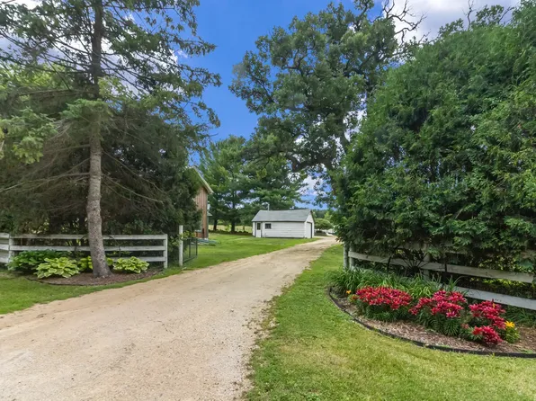 19104 Crowley Rd, Harvard, IL 60033