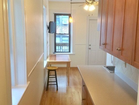 3rd image of 33-44 Orkney Rd