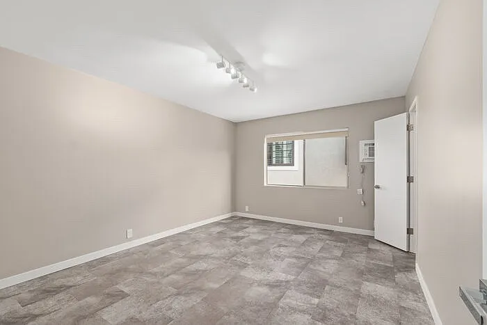 1445 Essex St #9 — Photo 11