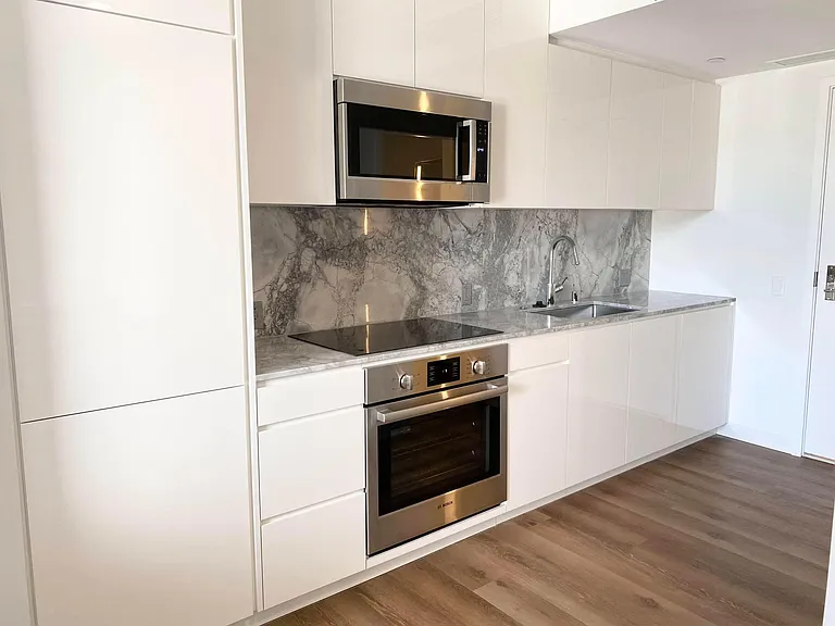 987 Queen St #1416 — Photo 9