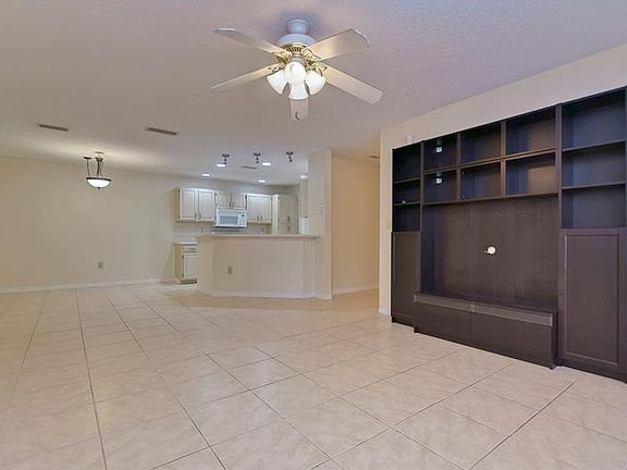 5th image of 828 Island Walk Dr #828