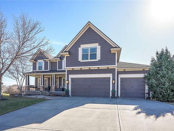 2nd image of 1201 Richards Cir