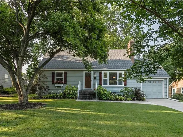 7424 Cherokee Dr, Prairie Village, KS 66208