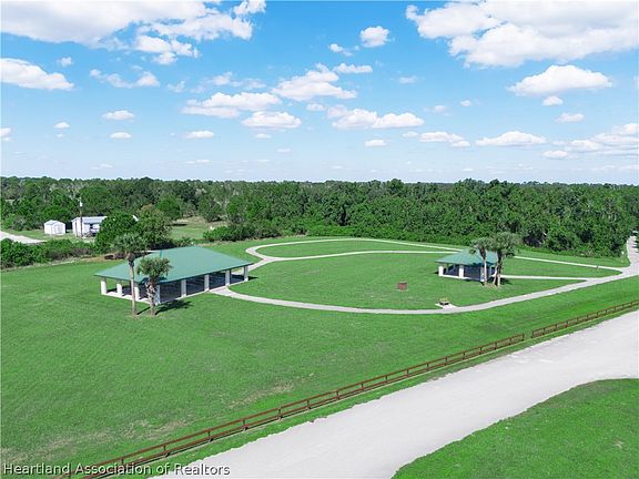 5th image of 5 Quail Run Ln