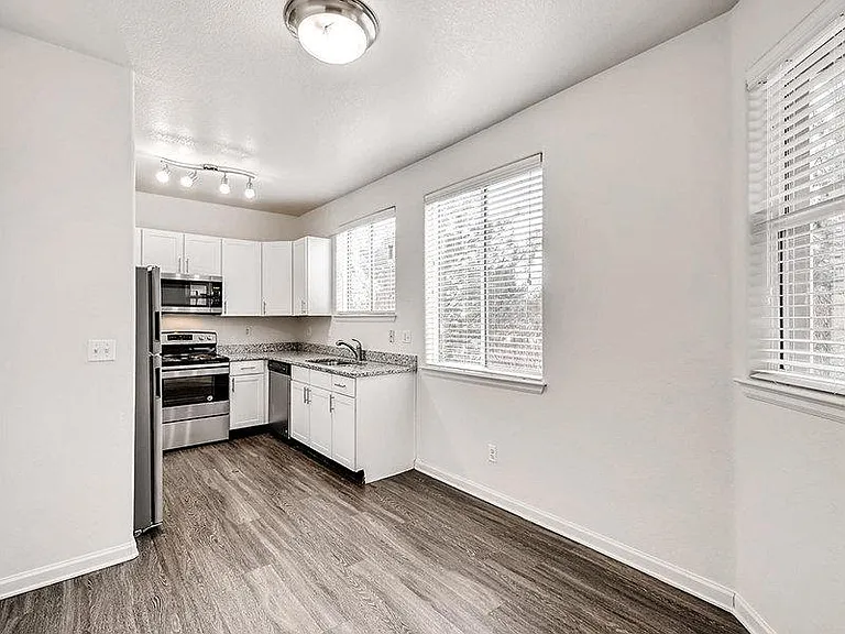 Allure Apartments — Photo 12