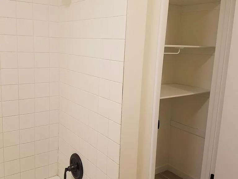 170 E Queenwood St #6 — Photo 12
