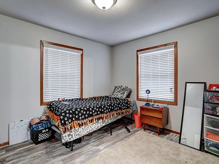 647 N Walton Dr — Photo 13