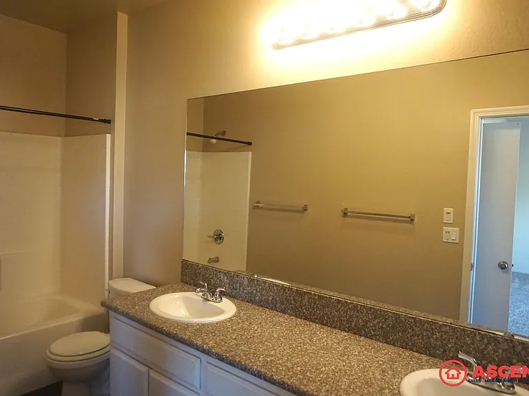 222 Harding Avenue — Photo 6