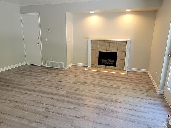 3rd image of 436 E Creekside Cir #1-B
