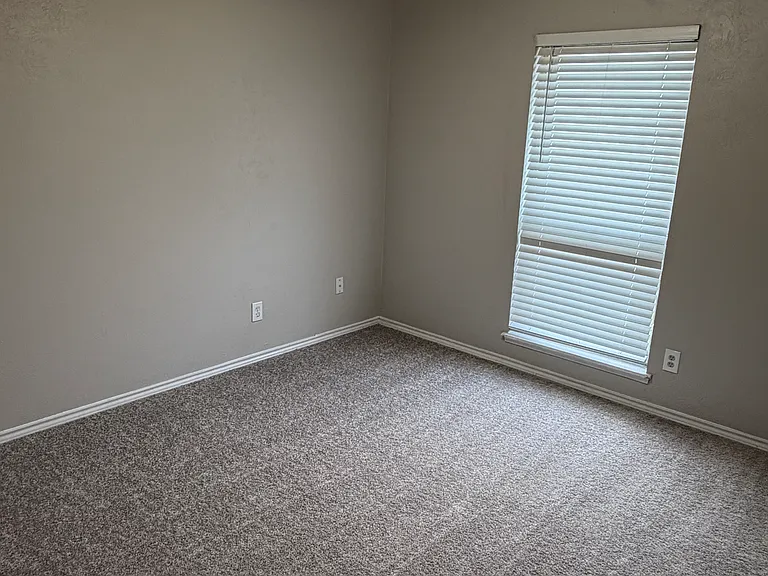 7009 Greenview Cir N — Photo 12