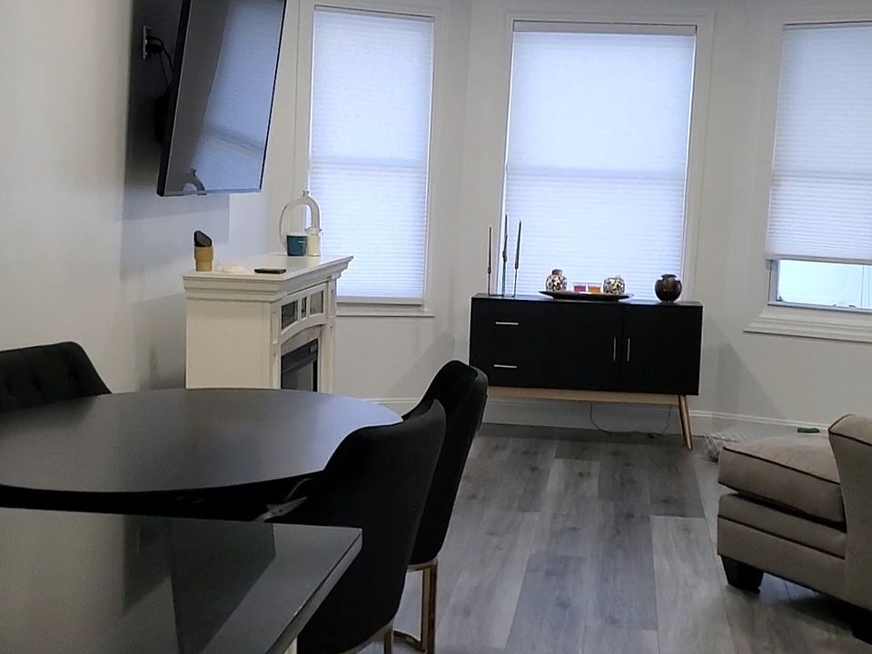 2nd image of 2701 Trowbridge St