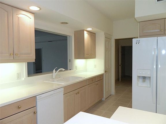 4th image of 1520 Oak Harbor Blvd APT 101