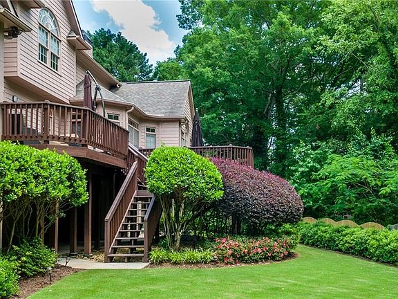 2nd image of 639 Belmont Crest Dr SE