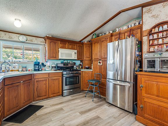 5th image of 2538 Whiterock Rd